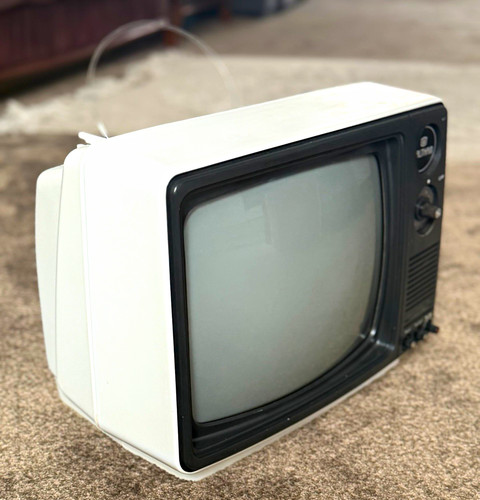 Waltham portable crt 20in - crt,