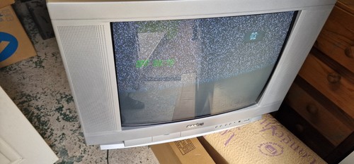 Sanyo silver crt 21in - crt,